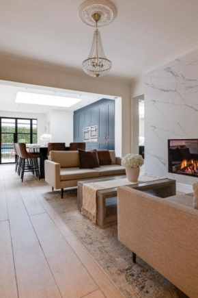 Luxury Georgian Townhouse with Cinema and parking